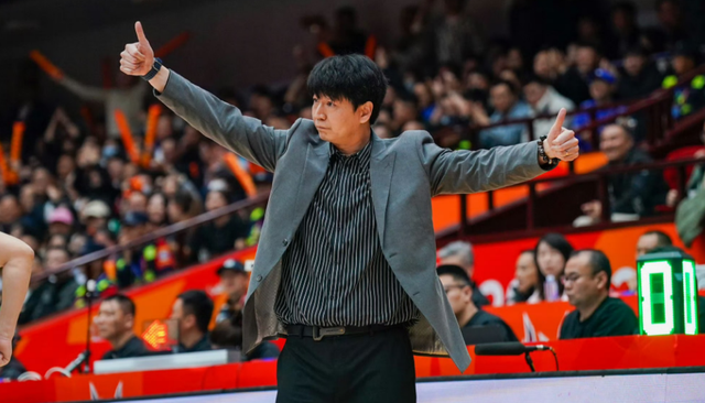 半岛体育-CBA最新消息!琼斯加盟山东男篮,辽宁男篮寻找新外援